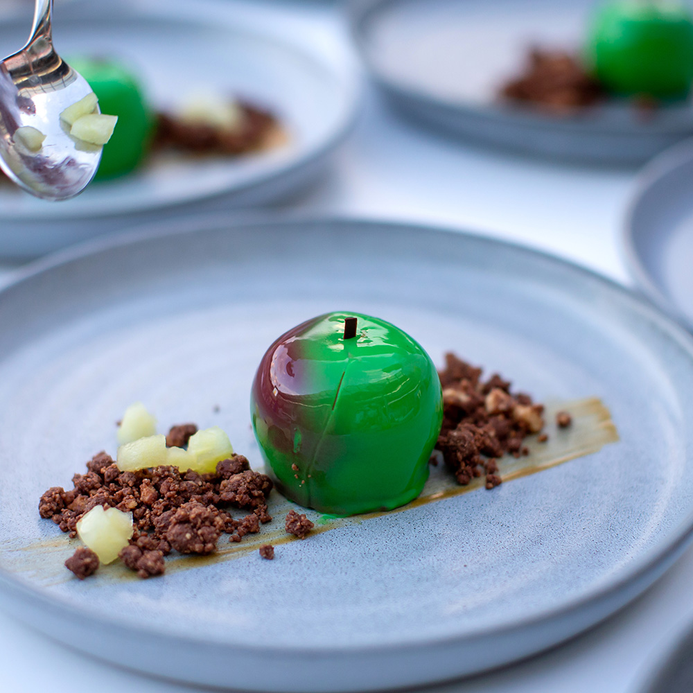 An apple dessert